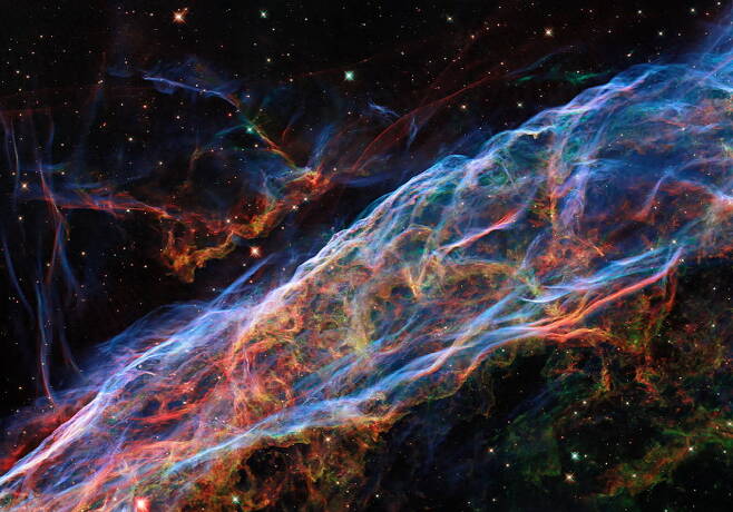 면사포 성운. 사진=ESA/Hubble & NASA, Z. Levay
