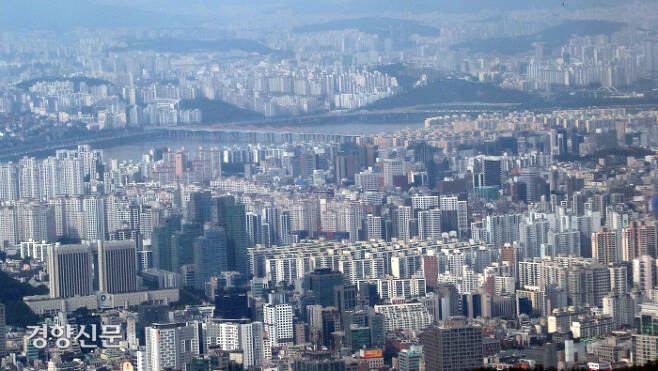 서울 시내의 아파트 단지들. 김기남 기자
