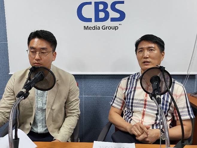 바른길노무사 김승환 대표노무사와 한국노총 금속경남일반노조 신광식 삼미금속지부장. 경남CBS