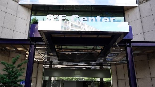 에스넷그룹이 연구개발(R&D)과 기술지원을 위한 스마트 사이언스 팩토리(S2F) 기술센터를 1일 오픈한다.