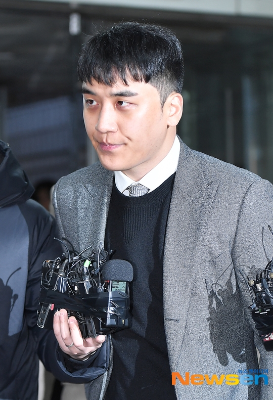 Victorious (real name Lee Seung-hyun) from group BIGBANG, who was convicted of causing a burning sun scandal, is on hold throughout the country.Victorious, who was indicted in January last year, received the Judgment for three years of Imprisonment and a penalty of 1,156.9 million won at the Judgment trial held on August 12 at the General Military Court of the Yongin City Ground Operations Command in Gyeonggi Province.A personal information registration order has also been issued.Victorious left BIGBANG in March 2019 and left his agency YG Entertainment with the so-called Burning sun Golden Gate Bridge that emerged at the end of 2018.At the time of his indictment in January last year, he was charged with eight charges, ranging from prostitution to prostitution, sexual violence punishment, specific economic crime punishment, etc. (embezzlement), business embezzlement, food hygiene law, habitual gambling, and foreign exchange transaction law violations.During the trial, he added suspicions of special assault teachers and was charged with nine charges.Victorious has denied all eight charges, excluding allegations of violating the Foreign Exchange Transactions Act, in a trial that lasted about a year.However, the first trial court found all nine charges of victorious guilty.Victorious filed an appeal against the first trial ruling through a lawyer on August 19, the 15th anniversary of his BIGBANG debut; the military prosecutors also appealed.The two-party appeal has passed the Victorious case to the High Military Court, and the second trial has not been finalized. The military trial is proceeding with the third trial.The first and second trials will be held by the military court, and the third will be held by the Supreme Court.With the second-inning game ahead, Victorious was humiliated by Karmas a Bitch: a hold-up from the whole world.Victorious, who joined the Army on March 9 last year, was originally scheduled to expire on September 16.However, he was convicted and detained by the first trial court and moved to the 55th Division Military Police Camp shortly after the Judgment hearing.With the whole area on hold, Victorious is reportedly waiting for the second trial after being transferred from the camp to the Armed Forces Prison.According to Article 137 of the Enforcement Decree of the Military Service Act (Change of Military Service Dispositions for Active Service, etc.), those who have received the Imprisonment or the imprisonment for more than one year and six months will be transferred to the exhibition work after the whole work.Wartime labor means a person who can not serve active or supplementary service, but who is determined to be able to handle military support work by convening wartime labor.