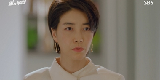 Jin Seo-yeon noticed the fake Identity of Lee Ha-nui, who parded nut allergy Arlington Road.In the 5th episode of SBS gilt drama One the Woman (playplayed by Kim Yoon and directed by Choi Young-hoon), which was broadcast on October 1, the figure of the supporting actor (Lee Ha-nui), who started to learn about Kang Mi-na (Lee Ha-nui) in earnest, was drawn.On this day, Cho Yeon-ju made his first commute as president of Yuko Fueki Group.Noh Hak-tae (played by Kim Chang-wan) asked Cho Yeon-ju for the minimum role of keeping her seat, but Cho Yeon-ju had no choice but to move around to the frustrating staffs work.Cho Yeon-ju also told the Australian branch that he was a woman and did not want to be involved in the video conference to catch up with the meeting time again.In this supporting actor, Roh said, I do not know what my previous job is, but I did not just pass the board of directors.Cho Yeon-ju even hit his father-in-law Han Young-sik (National Hwan).Cho Yeon-joo refers to Jeju Hotel from the standpoint of Han Young-sik as the head of the group. The death of a family member in a launching day airplane accident, this gives a very unlucky image to the hotel.We also have a hotel business, so why do not we merge and start a new one? However, Cho did not go over and said, How do you merge with Yuko Fueki in front of Yuko Fueki, talking about death as a death that can not be done.I was a dusty creature at my wifes house, but I lost all that memory, and if you say it purely without emotion, dont try to eat it as a hotel day.The Hanju Hotel and the Yuko Fueki Hotel are different in weight. Han Yeong-sik was surprised by this supporting actor.Han Young-sik said, Why did not I know you when everything in your bowl flows out? And said, I will go before you know more.Since then, Han Young-sik has told her daughter Han Sung-hye about the summons of the National Tax Service bribery charges, saying, I called Sung-woo (Song Won-seok) as a reference.Lets see how the nebula solves this time, and after that I will decide whether to help your business or expand my business. On the other hand, the supporting actor who heard the news of the prosecution summoned from Han Young-sik heard that the picture was a slush fund creation dragon, and he said, Why should Kang Mi-na remove the cheap shit every time?Han Seung-wook wanted to meet Ahn Yoo-joon (Lee Won-geun), a prominent prosecutor, before the supporting actor appeared at the prosecution.Han Seung-wook then knew that the person who caused the traffic accident that the supporting actor was involved with Han Sung-hye (Jin Seo-yeon), and he was convinced that the car was aimed at Kang Mi-na in the first place.In the meantime, Han Sung-hye (Jin Seo-yeon) also smelled suspicion about the supporting actor.Han Sung-hee found out that he had a conversation with the director in front of the art museum, and that Kang Mi-na had 5 billion paintings for slush fund creation and 300 million paintings purchased for personal expenses just before the accident.After that, Han Sung-hye asked the secretary, I have confirmed that I have confirmed the drug test again, he said, No matter how different a person is, the root is not easy to change.Han Sung-hye repeatedly suspected that there was no drug detection, and made a suspicious phone call to Kim Kyung-shin (Je Su-jeong) asking for dinner menu.In the process, it was also revealed that Han Sung-hye tried to deal with Kang Mi-nas 14-year-old arson case.The bean noodle was hammocked to Cho Yeon-ju, who returned home to Kim Kyung-shin.Cho Yeon-ju had a delicious tooth without any doubt, and over time, he adjusted various circumstances to find out that the real Kang Mi-na was allergic to nuts.Han Seung-wook, who confirmed it to Cho Yeon-ju, advised me to simply say that tomorrow you are sick from nut allergies.Han Seung-wook finally met An Yu-jun.Han Seung-wook asked Ahn Yoo-joon where the tip of the Hanju groups daughter-in-law drug charges came from, and asked if he had a will to the group.Ahn said that neither drug charges nor subpoenas had any specific intentions; Han Seung-wook later disappeared to Ahn, leaving behind data related to the arson case.The next day, the supporting actor, as Han seung-wook said, ate bean noodles and pretended to be sick; however, this was a complete Arlington Road.Kim Kyung-shin fed the supporting actor to a bean noodle with only 100% beans.The supporting actor of the same time showed a close friendship with his brother Huh Jae-hee (Jo Yeon-hee).