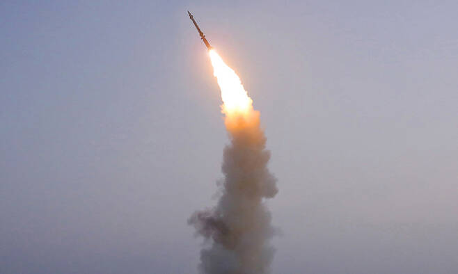 북한이 지난달 30일 신형 반항공미사일을 시험발사했다고 밝혔다. 연합뉴스