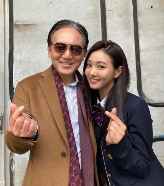 Actor Lee Se-hee flaunted her deep fraternity and loyalty towards senior Son Byeong ho.Family Entertainment released a photo of Lee Se-hee and Son Byeong ho on the 2nd.Lee Se-hee was reported to have visited the film Voice (director Kim Sun, Kim Gok) directly to support Son Byeong ho.The photo shows Lee Se-hee and Son Byeong hos affectionate appearance.Lee Se-hee boasted beauty while she was young in school uniform, while Son Byeong ho produced a soft vibe, with a heavy-duty look with brown-based costumes and sunglasses.Especially in the photo, you can get a glimpse of the cute chemistry of the two people, and it is getting hotter response.Lee Se-hee and Son Byeong ho attracted attention by showing cute hand hearts as well as bright laughter.Lee Se-hee is currently appearing on KBS2s new weekend drama Gentleman and young lady as the main character Park Dan-dan.The news of the heroine through the competition rate of 500 to 1 was known and collected. After the broadcast, it captures the house theater with the ability to act with pure charm and immersion.Son Byeong ho also played the role of charismatic yellow sand in the movie Voice released on September 15th, and gave off an intense presence.It is also expected to be named in the lineup of Teabing Original Drama The Mansion which will be broadcast in 2022.