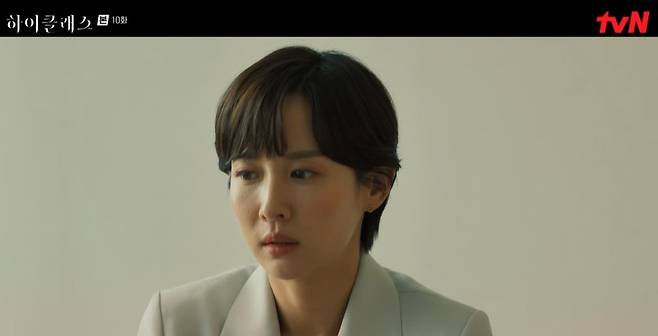 The High Class was shaken by a parasite reversal.His hideout was revealed to be the basement of Cho Yeo-jeongs house, with the survival of Husband Kim Nam-hee in Cho Yeo-jeong confirmed.In TVNs High Class, which aired on the 5th, I (Cho Yeo-jeong), who learns the existence of hidden basements in his home with the help of Dannii Minogue (Ha Joon), was portrayed.The terrorist who threw a stone at the house of I was revealed as a fuss, and his past was revealed.I was surprised, but he was so sorry, and he put the move on hold, and then asked Dannii Minogue to investigate Aesons background, saying, It was vaguely antipathy toward me.Thats why he served twenty years ago for Murder arson.People do it to me, they eat Husband because theyre so strong, he said, and asked me to write, Did you hate it so much and hate it? Do you want to throw a stone in the middle of the night?Ashen said nothing.Alex asked I, who decided to destroy Ji-yongs death report and stay on Jeju Island, why, and I said, If I have anything to take responsibility for, I will take care of it.I will not ask any more questions and run away. He dismissed the foundations lawsuit as a matter of discussion with the new chairman.Nayun (Night and more photos) asked about the conversation, and I said, We can not help but see this, but I think you should know anyway.Im not going to listen to his will.Nayun said, Why does your sister decide? We are married. We have sworn and sworn.I told Nayun not to talk about us, Stop it, I can not listen to you. I am so horrified to hear you now.Dannii Minogue discovered that there was a secret room hidden in the house of I. This is Ji Yongs hideout, and he was monitoring all the situations through CCTV.I did not know this fact and broke the CCTV monitor, and I predicted the storm by embroidering the end of the pole.