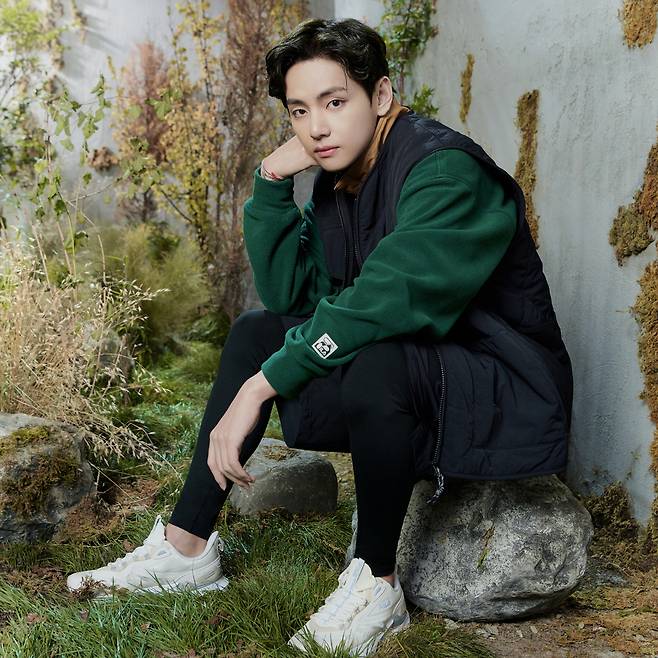 방탄소년단 뷔, 빛나는 미모 설레는 아우라 '女心저격'