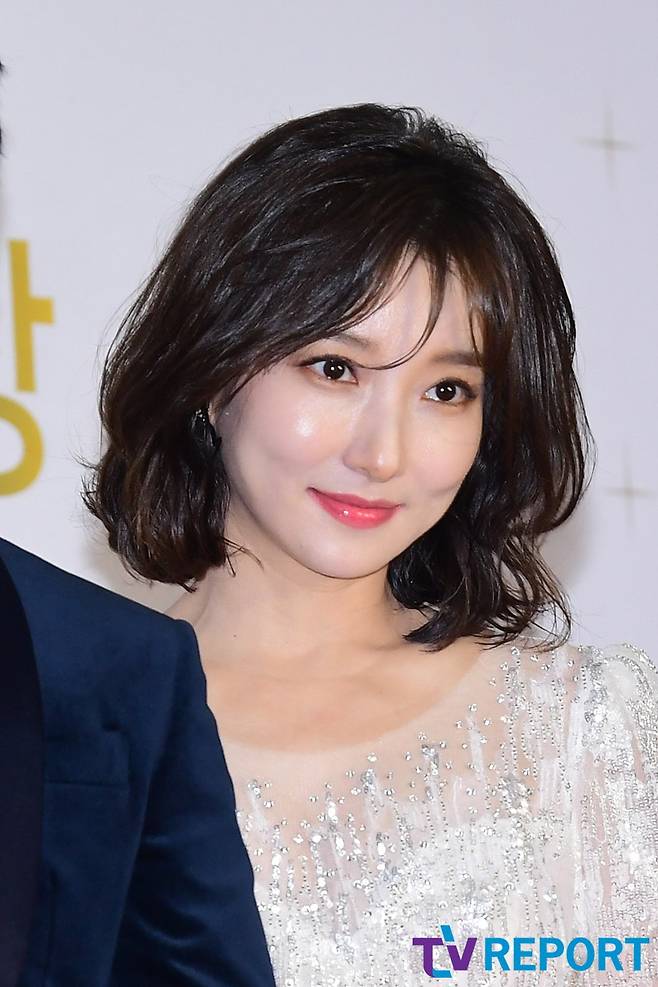 Actor Lee In-hye is attending the 2021 Boole Film Award red carpet event held at BEXCO Auditorium in Haeundae-gu, Busan on the afternoon of the 7th.Meanwhile, the Buil Film Awards were the first Korean film awards ceremony launched in 1958, and it was suspended in 1973 and was held 30 times this year after the resurrection in 2008.