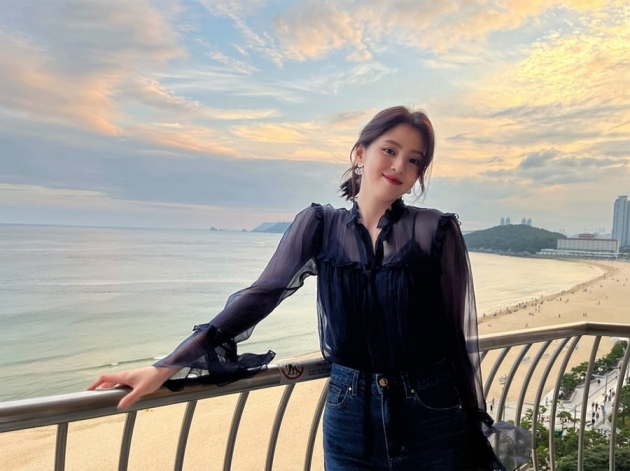 Actor Han So Hee has released a BusanFilm Festival certification shot.Han So Hee posted a #MyName post on his Instagram on the 9th, saying, Busan. Meet me on October 15.The photo posted together shows Han So Hee going down to Busan to attend the Busan International Film Festival.Beautiful Tidal Wave standing on the terrace handle with the sea view.In addition, photos include the appearance of attending the BusanFilm Festival event, resting at the hostel, gifts received from fans, and the Busan landscape.It seems to be having a good time meeting fans and sightseeing in Busan through the Film Festival. Han So Hees innocent and sophisticated charm catches the eye.Han So Hee played Ji-woo, who became undercover for revenge in the Netflix series My Name, which will be released on the 15th.He recently made a public announcement at a production presentation that he bulked up 10kg as an exercise for Character.