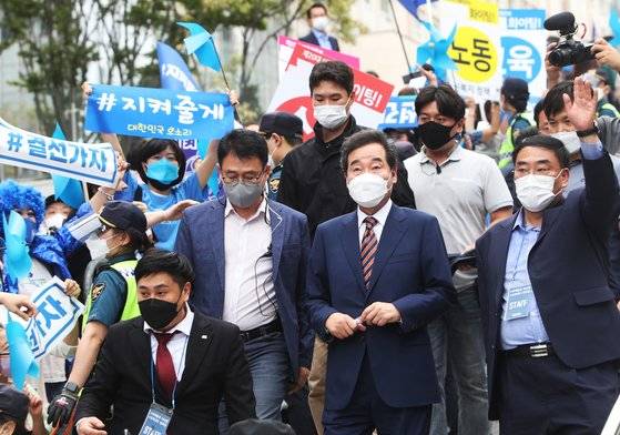 더불어민주당 대선주자 이낙연 전 대표가 9일 오후 경기도 수원시 영통구 수원컨벤션센터에서 열린 경기 합동연설회에 참석하고 있다. 연합뉴스