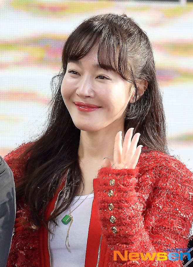 Uhm Ji-won attended the 26th Busan International Film Festival (2021 BIFF) invitation How: Re-invited outdoor stage greetings at the outdoor theater of the Haeundae-gu Film Center in Busan on the afternoon of October 9.