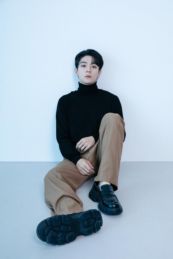 Kim Sang-woo, who is attracting attention as a rising actor, has released a new profile photo.Kim Sang-woo is attracting attention by releasing a new profile photo with various charms on the official SNS of Story & Plus on the 12th.The black turtleneck is completely digested, and the warm visuals and the eyes that show the clear features are more mature, capturing the eyes of the viewers.Kim Sang-woo, wearing an ivory knit, emits a natural and cute charm and boasts a charm of pale color that crosses chic and refreshing in a contradictory atmosphere with the previous photos.Kim Sang-woo, who has been collecting new profile photos like this, made his debut in MBC drama Queens Classroom in 2013, Hello? Its me! Come and hug me and Return.Recently, in the Kakao TV web drama Jinx, it proved its presence once again with its unique personality and acting as a fashionable and plump college student Tae Hyung.