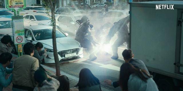 프로파간다에서 포스터를 작업한 연상호 감독의 '지옥' 한 장면. 다음달부터 넷플릭스에서 방영한다. 넷플릭스 제공