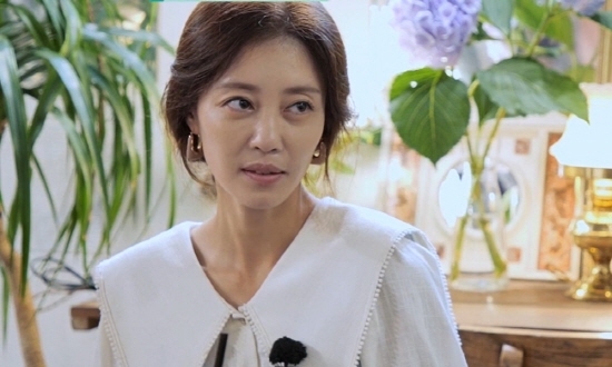 Lee Ji Hyun appeared on B TV, which was first broadcast on the 13th, and the human variety Healing Mountain - Line Up Season 2 of channel S Jun Kwang-ryul.Icon in the 2000s and mother-of-two Lee Ji Hyun went on a broadcast outing in seven years.Jun Kwang-ryul, Heo Kyung-hwan and Lee Soo-young praised the visuals, saying: One thing hasnt changed, Lee Ji Hyun said: No, it has changed.I hear a lot of good things when I come here. Lee Ji Hyun said: The child is nine (daughter) and seven (son) years old, its been seven years since I havent broadcast; its been busy raising the child and the family history has been busy.In the meantime, my health collapsed and I was so sick that I was so sick that I had no time to envy or to do other members (activating).All the focus was on the environment where the children had to be protected. I could not see anything around them. Lee Soo-young, Heo Kyung-hwan, said: One day it disappeared; there was talk of being married to a tycoon, Lee Ji Hyun denied.At that time, Husband did not want to broadcast, and the children were young. I put down everything I wanted to do.I did one drama (2016) at the end and finished it, he said.Lee Ji Hyun said, Abruptly, by the end of January last year, Panic disorder came, and I thought that Panic disorder was too anxious, but it was not.I was breathless, paralyzed, twisted, and carried on an emergency room, thinking, Ive been healthy and brave, but its ridiculous.I went to neurosurgery, heart and back and took a full-body CT, and I went to the psychiatrist because I was stubborn and did not listen to the doctor, and eventually I was dead.I am a single mom. My mother is lying at home and how funny the children are.I was responsible for the Indian part, so I was able to raise my children if I lay down. I made a commitment to play with children quickly and make money. Lee Ji Hyun said: I know exactly what children have broken up with Father, in fact, children dont know the second marriage, many difficult situations have prevented them from putting together their living.The children have no idea of her remarriage. One day she was knighted. I told the first, I broke up with Father and got married for the second time.When did you do it? And he said, I broke up. Why did I choose a second breakup to be with you because its my mothers duty to protect you?He said: The Indian part was tough, I tried to fill in Fathers absence more, rather brisk in front of the children.I took the children with me, carried them with me, carried them with me, carried them with me. India.I beat up a lot of friends and teachers, and I think I hit you again when I got a kindergarten phone number.I am the only one who can control when a child uses a flock. When asked about the activity plan, she replied, The last time I was in the drama, I came out as the sister of Jeon So-min.I also tried to match Jun Kwang-ryul and Acting breathing.After that, Park Sang-young, the main character of the Rio Olympic fencing gold medal, the Tokyo Olympic fencing team bronze medal, and In-Gyo Don, who won the 80kg Taekwondo bronze medal at the Tokyo Olympics, joined the story.Photo: Healing Mountains 2