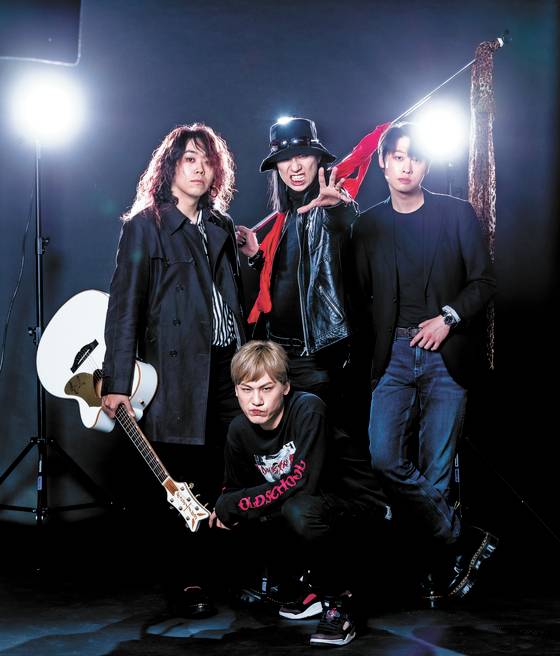 왼쪽부터 시계방향으로 크랙실버의 윌리 K, 빈스 윤, 오은철, 대니 리. 박종근 기자