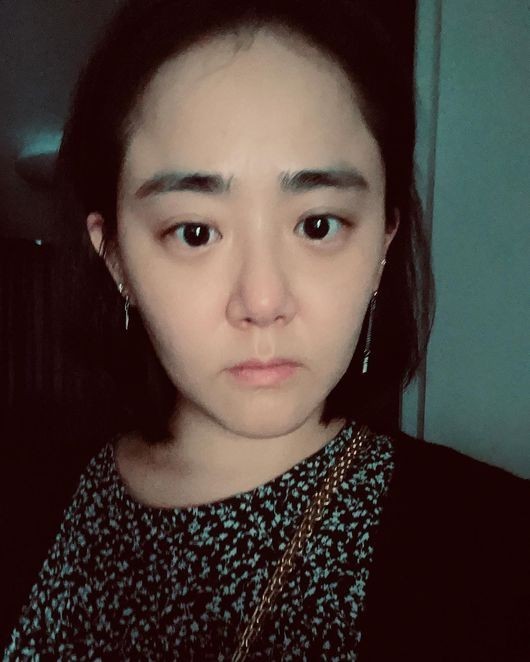 Moon Geun-young posted a picture on the 16th with an article entitled Its like an old photo.The photo showed Moon Geun-young. The netizens who saw it responded such as It looks a little dry and It would be more beautiful if I laughed.On the other hand, Moon Geun Young will appear in the KBS drama special Memory of the Year scheduled to be broadcast in December.