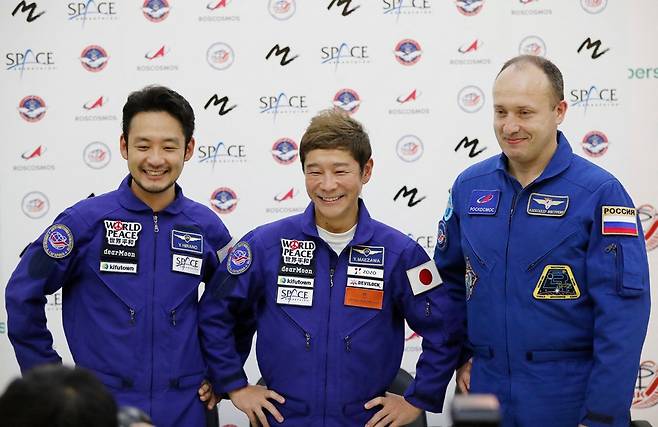 지난 14일 기자회견에 참석한 마에자와 유사쿠(가운데). 사진=로이터 연합뉴스