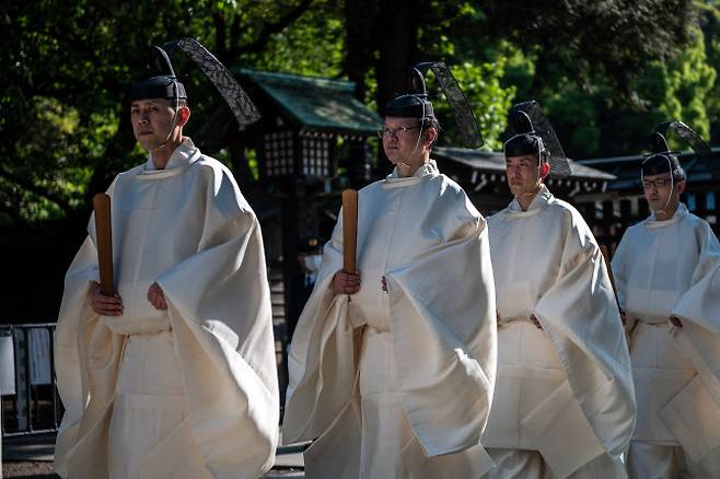 야스쿠니신사는 태평양전쟁 A급 전범 14명을 비롯해 일제가 일으킨 전쟁에서 숨진 이들의 영령을 떠받들고 있어 일본 제국주의의 상징처럼 여겨진다. (사진= AFP)