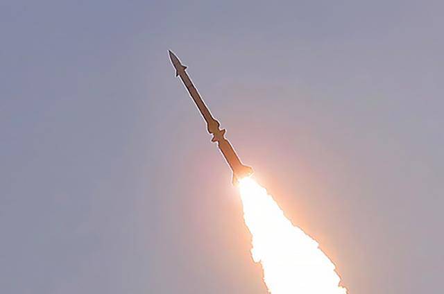 북한 조선중앙통신이 9월 30일 실시한 신형 반항공미사일 시험발사 장면을 공개했다. 평양=조선중앙통신 연합뉴스