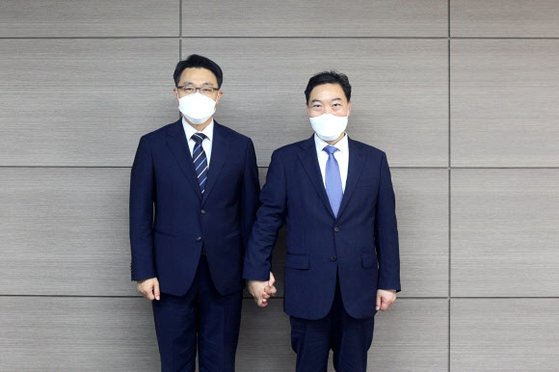 지난 6월 18일 김진욱(왼쪽) 공수처장과 김오수 검찰총장. [사진 공수처]