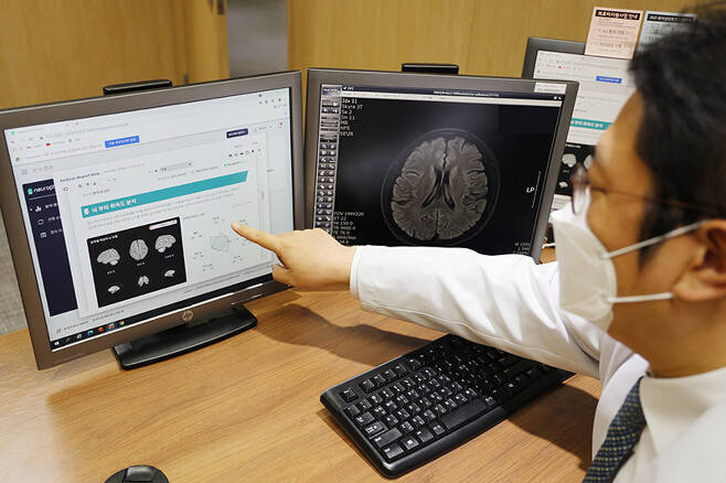 가톨릭대학교 여의도성모병원 뇌건강센터(임현국 센터장)는 AI 기반 뇌 영상 분석 소프트웨어 '뉴로핏 아쿠아'를 10월부터 도입했다. <여의도성모병원 제공>