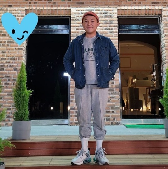 Broadcaster Jo Se-ho boasted a fashion sense that still existed.Jo Se-ho wrote Good Nights Send Seho on his Instagram account on October 16.In the photo, there is a picture of Jo Se-ho, who matches the jogger pants with beanie, blue jacket and man-to-man.Jo Se-ho, who boasts a slim face after a diet, is proud of her slim figure and proudly fits.Jo Se-ho, meanwhile, recently lost 18kg through a healthy diet.