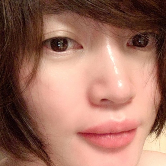 On Thursday, Kim Hye-soo posted two photos on her instagram.In the photo, Kim Hye-soo boasts immaculate skin and clear features that do not have any blemishes in ultra-close-up shots.Hwang Bo Ra, who saw Kim Hye-soos photo, expressed his affection for Kim Hye-soo by commenting I love you my sister.Singer Kim Wan-sun also cheered with a smile emoticon containing hearts.Kim Hye-soo is set to meet the public with the Netflix original series Boy Judge.Photo = Kim Hye-soo Instagram