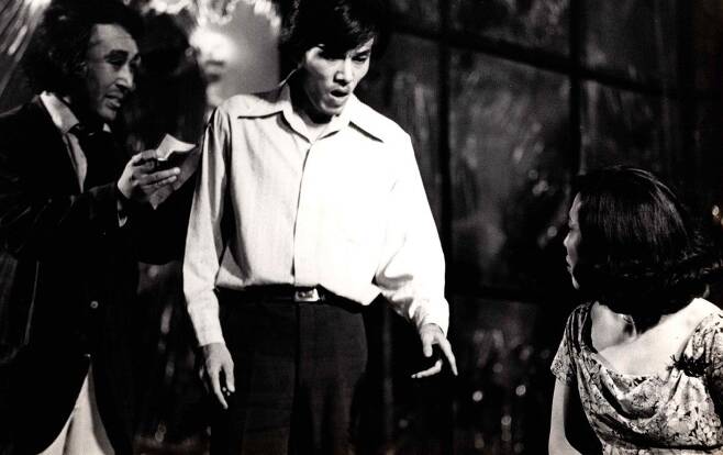1978년 서울 시민회관 별관(현 서울시의회)에서 공연한 연극 '그 여자 사람잡네'에 출연한 오영수(가운데). /오영수 제공