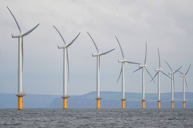 세계 에너지 대란은 북해에 바람이 불지 않아 풍력 발전소가 작동하지 않으면서 시작됐다. 영국 티스사이드 해안의  북해 풍력 발전소./블룸버그