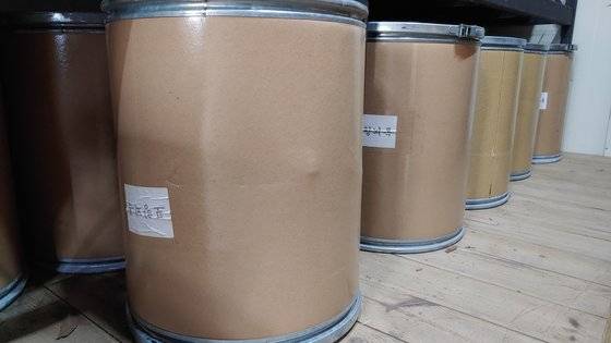 김 대표는 2017년 포항 공단 건설 현장에서 드러난 뇌록석 광산에서 다량 채취해온 뇌록석을 창고에 잔뜩 쟁여놨다. 우리나라에서 거의 유일하게 구할 수 있는 석채 중 하나지만, 이곳도 산업단지를 만들면서 아스팔트 밑에 묻혔다. 김정연 기자