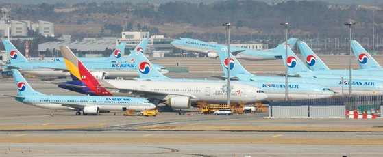3월 8일 인천국제공항에 대한항공 여객기가 이륙하고 있다. 뉴스1