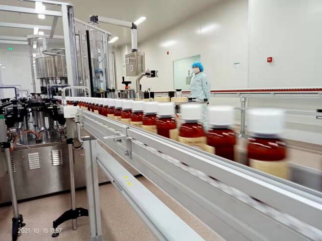 베이징한미약품 시럽제 생산라인에서는 1분에 300병을 생산할 수 있다./사진=김지산 기자