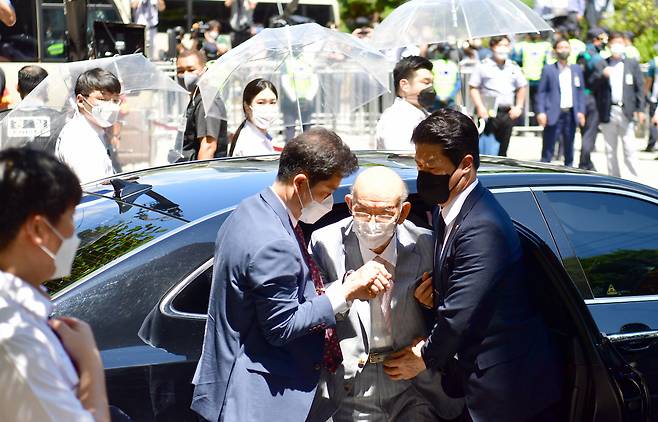 5·18 광주 민주화운동 당시 군부의 헬기 사격 사실을 부정하며 목격자의 명예를 훼손한 혐의를 받는 전두환 전 대통령. 연합뉴스
