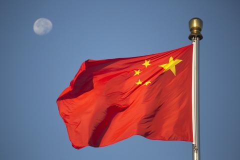 중국 베이징 톈안먼 광장의 국기 게양대에서 중국 국기인 오성홍기가 휘날리고 있다. 연합뉴스