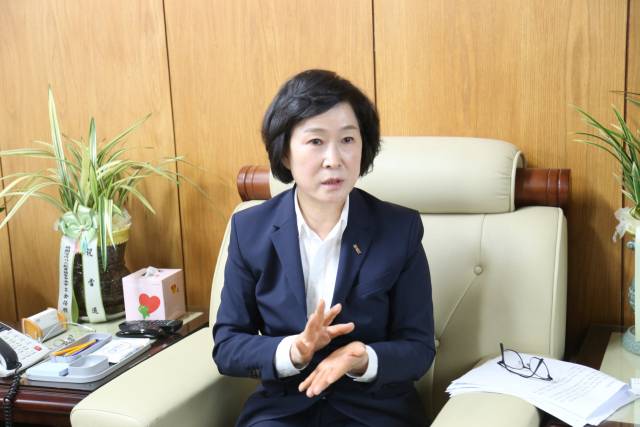 오세희 소상공인연합회 회장이 서울경제와의 인터뷰에서 소상공인에 대한 일관성 있는 지원책 필요성에 대해 설명하고 있다. /사진 제공=소상공인연합회