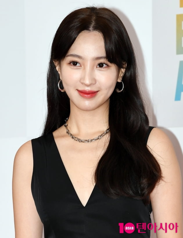 Actor Jung Hye-sung poses on the red carpet of the 8th Daily Culture Grand Prize held at Sejong Cultural Center in Jongno-gu, Seoul on the afternoon of the 19th.