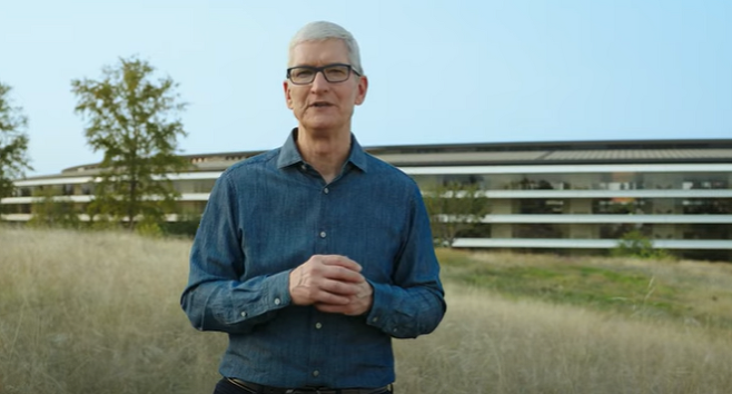 19일 미국 캘리포니아 쿠퍼티노 애플파크에서 열린 '애플 스페셜 이벤트'에서 팀 쿡 애플 CEO가 마무리 발언을 하고 있다. /사진=애플 유튜브