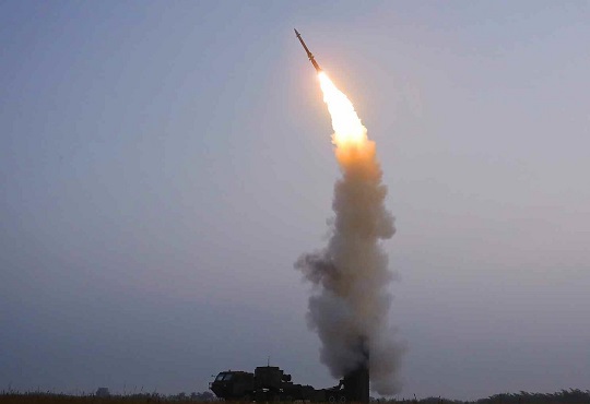 북한이 지난 10월 공개한 반항공미사일 시험발사 장면. 사진=평양 노동신문/뉴스1