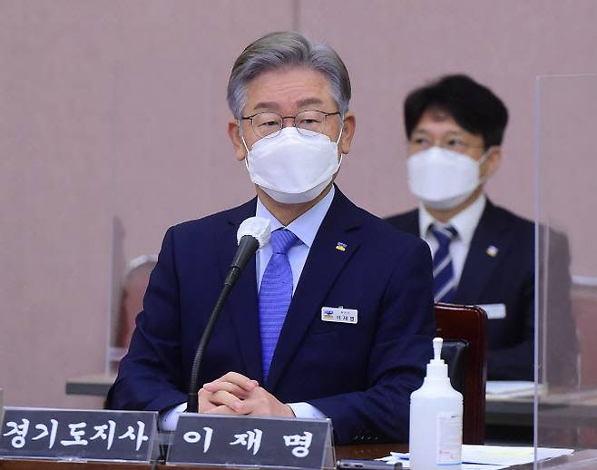 이재명 경기도지사가 18일 오전 경기도청에서 열린 국회 행정안전위원회의 경기도에 대한 국정감사에 참석해 개회를 기다리고 있다. (사진=국회사진기자단)