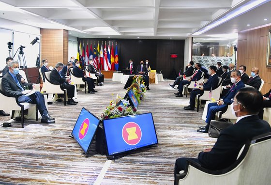올해 4월 인도네시아 자카르타에서 미얀마 군부와 아세안 지도자들의 특별 정상회담이 개최됐다. [AP=연합뉴스]