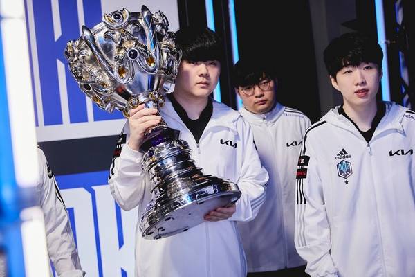 2020년 롤드컵 디펜딩 챔피언 담원 게이밍 기아 선수단. 라이엇 게임즈 제공