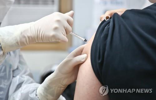 청소년 코로나19 백신 접종 시작 [연합뉴스 자료사진]