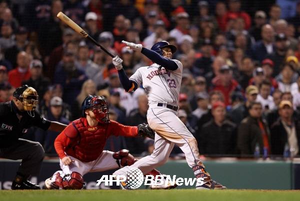9회초 3타점 2루타의 주인공 마이클 브랜틀리(휴스턴). ⓒAFPBBNews = News1