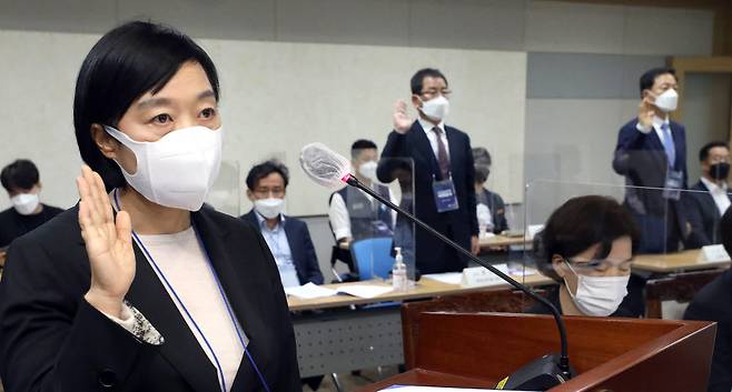 2021년도 고용노동부에 대한 국회 환경노동위원회 국정감사가 6일 정부세종청사 고용노동부 대회의실에서 열렸다. 한성숙 네이버 대표이사가 직장내 괴롭힘 등 조직문화 관련 질의에 답변하고 있다. 연합뉴스