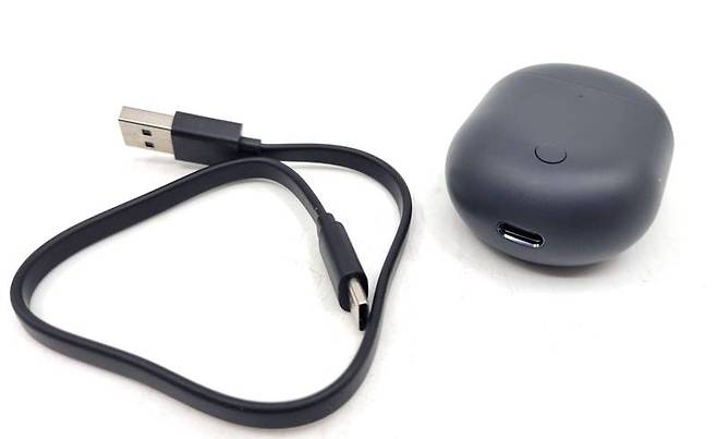 USB 타입-C 케이블을 이용해 유선 충전이 가능