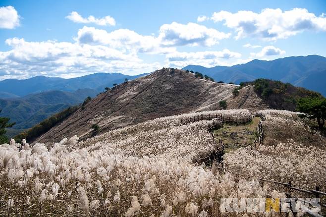 강원 정선군 남면에 위치한 민둥산의 전경.