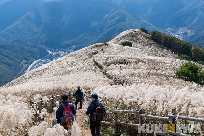 강원 정선군 남면에 위치한 민둥산의 전경.