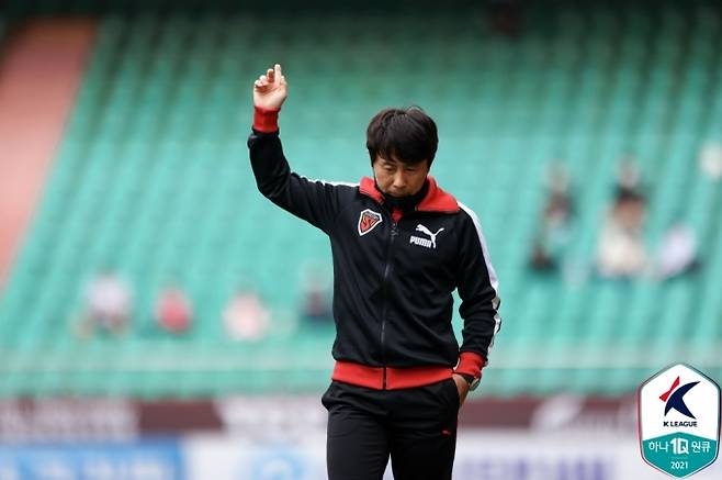 포항의 김기동 감독. 프로축구연맹
