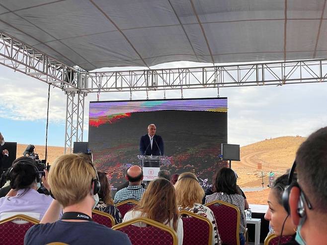 현장에서 간단한 기자회견이 진행됐다.