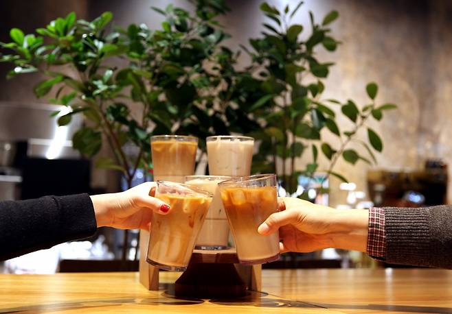 스타벅스커피 코리아가 오트 밀크로 주문한 음료가 한 달만에 20만 잔을 돌파했다고 밝혔다./사진제공=스타벅스코리아