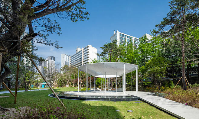 현대건설의 프리미엄 브랜드 디에치가 처음 적용된 서울 서초구 '디에이치 라클라스'의 전경. 현대건설 제공